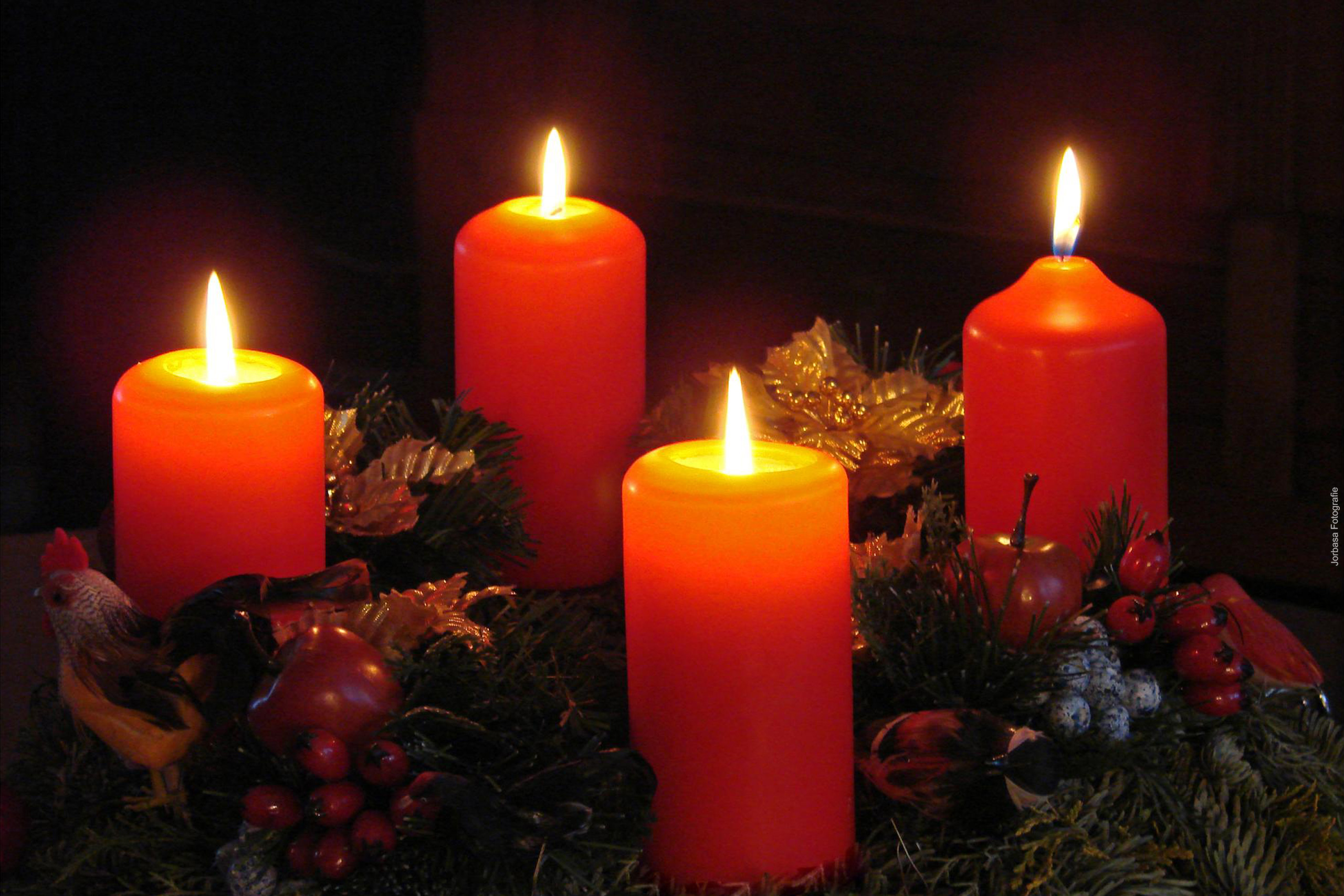 4 lit Advent candles