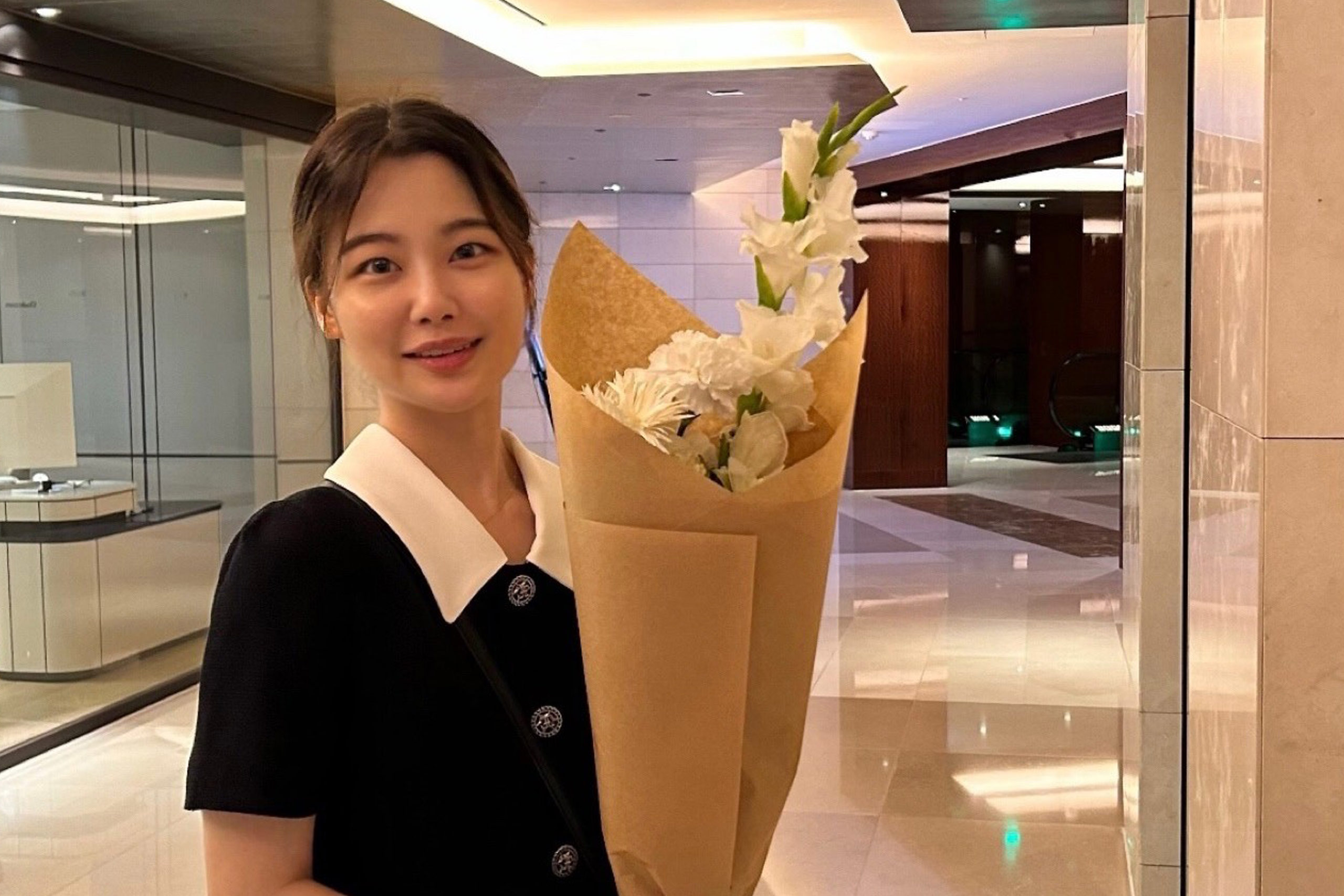 Hayoung Park holds flowers